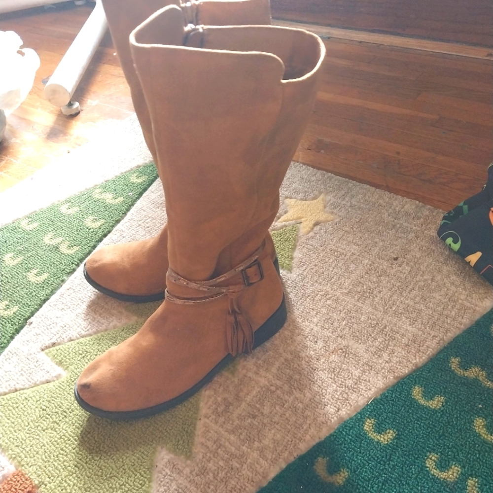 Super cute girls brown boots
